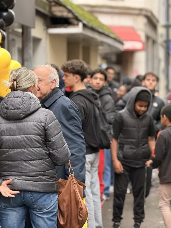 File d'attente devant O'Crousti Poulet